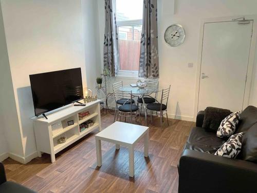 Picture of Homely 3 Bed Town House In Coventry City Centre