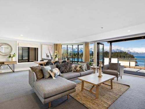 Lakefront Beauty at 806 The Beacon