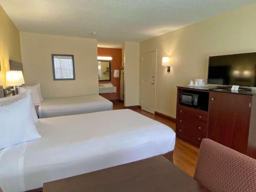 Best Western Greenville Airport - image 2
