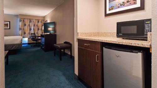 Best Western St. Clairsville Inn & Suites