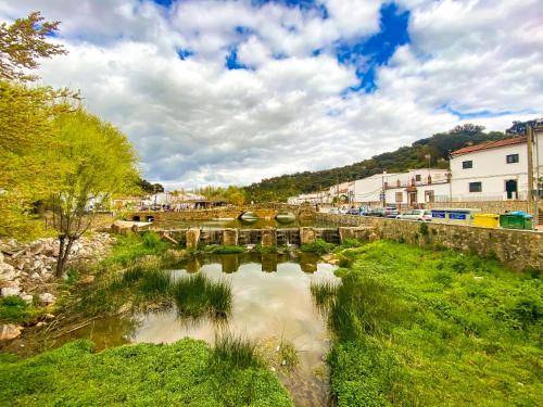 Casa Rural Cascadas del Hueznar in San Nicolas Del Puerto