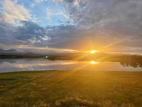 Thistle Ridge (Lower) New Waterton Lakes Area Waterfront Home