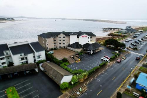 Siletz Bay Beachfront Hotel by OYO Lincoln City