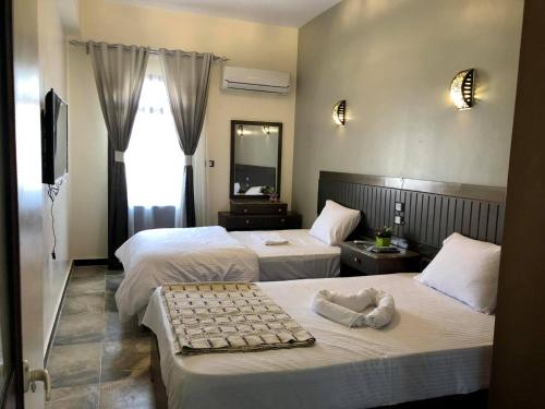 Room in Condo - Dahab Motel, Triple room with 3 beds walking distance to the beach