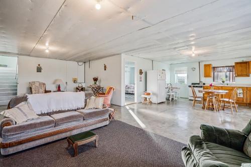 . Unique Relaxing Getaway With Country Lodging cottage