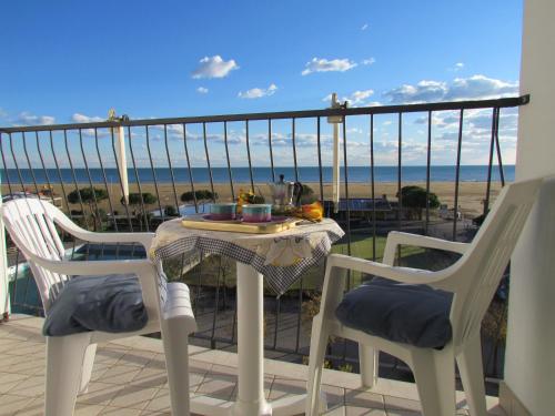  Beachfront flat with view, Ferienwohnung in Bibione