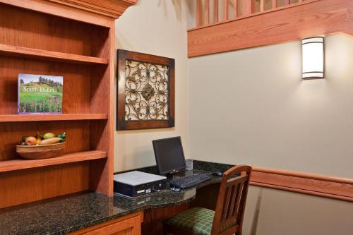 AmericInn by Wyndham Fort Pierre Conference Center - main image