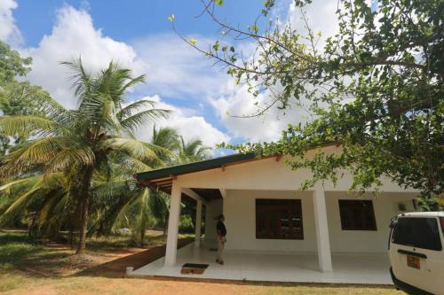 Anuradhapura Lakeside Bungalow
