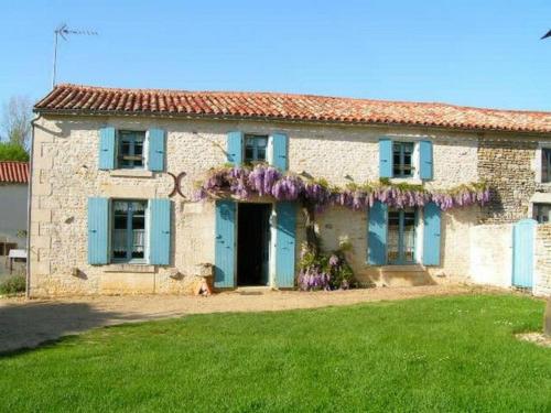 Gîte Benet, 5 pièces, 8 personnes - FR-1-426-146 - Location saisonnière - Benet