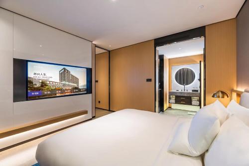 Deluxe Suite with Two King Beds image 1