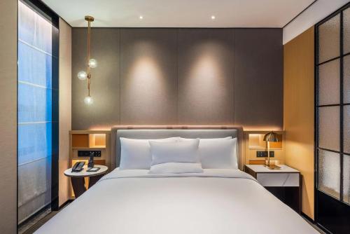Superior King Room image 4