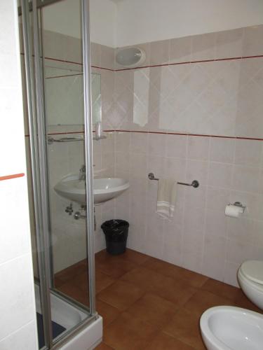 Quadruple Room image 7