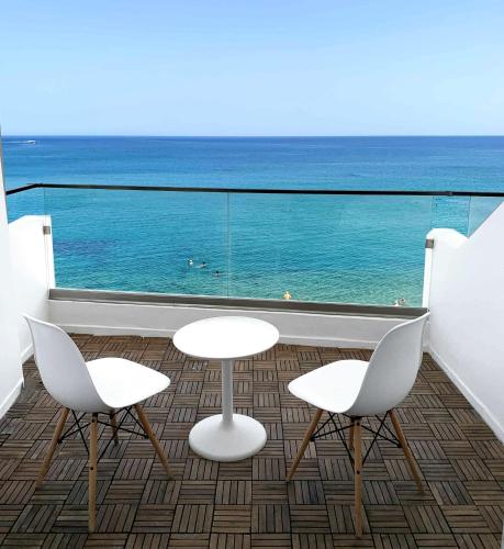 Azure Mare Hotel - image 2