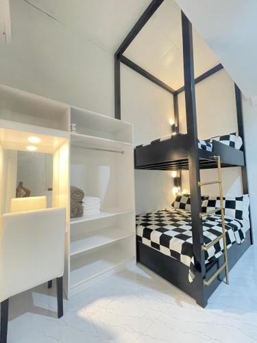 2 double beds