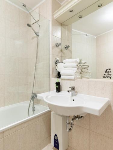 Flower's Berlin by limehome - main image