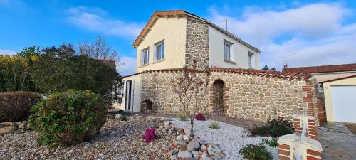 Gîte Marsiluga 12 couchages 5 chambres jardin à 6 min du Puy du Fou gîte à louer Saint-Mars-la-Réorthe