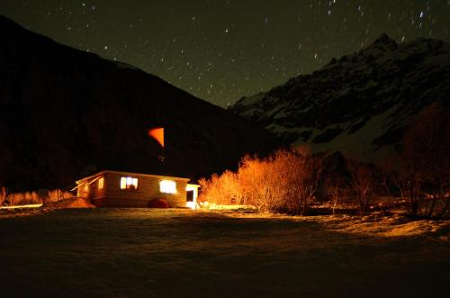 Exterior view, Chhatru Valley Stays in Bashisht