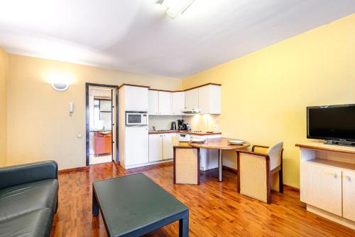B-aparthotel Montgomery - image 8