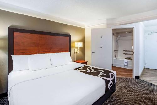 La Quinta Inn & Suites by Wyndham Houston Baytown East