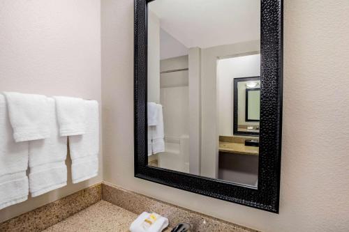 La Quinta Inn & Suites by Wyndham Houston Baytown East