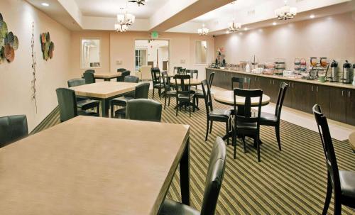 La Quinta Inn & Suites by Wyndham Fowler