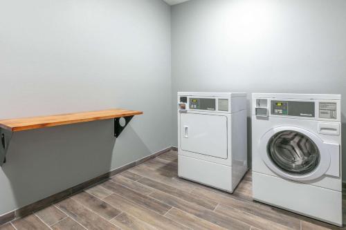 La Quinta by Wyndham Jacksonville Texas - image 12