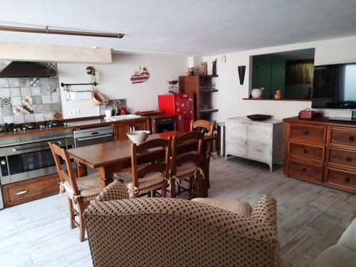 . Un apartamento vacacional con detalles de un hogar