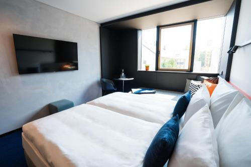 room detail thumbnail 1