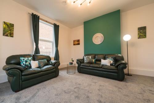 Mercy Way 4 Bedroom-6 Beds-Central Hull-Sleeps 8