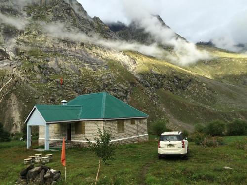 Chhatru Valley Stays in Bashisht