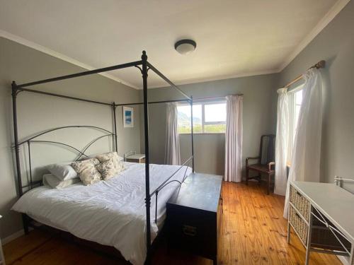 Fynbos Lodge - a fynbos beach house