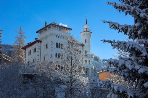 Résidence Château des Magnans by Nevesol - Accommodation - Jausiers