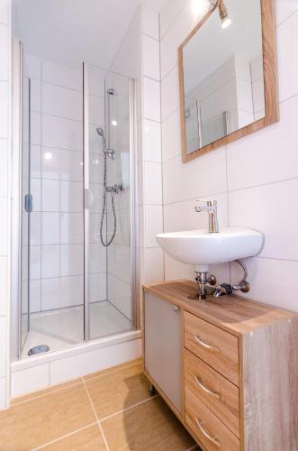 淋浴間, nJoy! EXPO Studio Bonlanden - Messe & Parkplatz in 菲爾德爾斯塔特