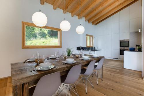 Chalet Les Etablons Luxury chalet Ski-in ski-Out in Riddes