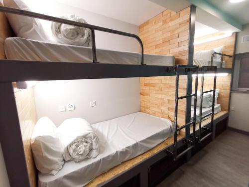Cwtsh Hostel Room Type - Bed in 4-Bed Mixed Dormitory Room