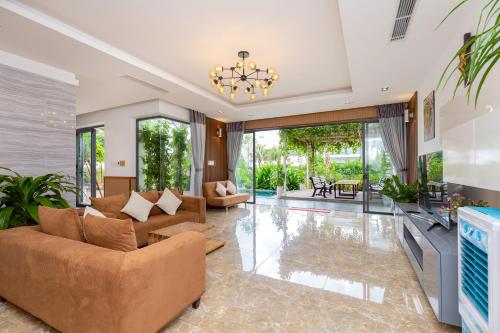 VILLA ARIA RESORT, THE SEA BY 10m,Biển và hồ bơi riêng