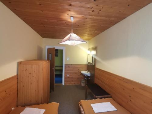 莢沃咖菈莫旅館 (Hostel pod Voglom) in 波新傑斯克傑則羅