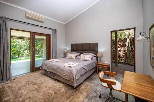 1 king bed, 1 queen bed, 2 twin beds