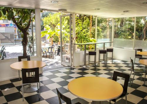 Bar/Lounge, Auberge de Jeunesse HI Nice Les Camélias (Auberge de Jeunesse HI Nice Les Camelias) in Nice