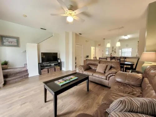 Family Getaway Townhome at Lake Berkley 15min to Disney photo 2