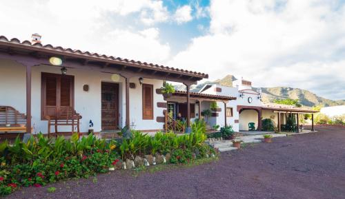 Finca El Picacho Apartments in the countryside 2 Km from the beach - image 2