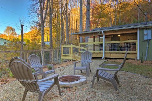 Scenic Hendersonville Escape - Pets Welcome!