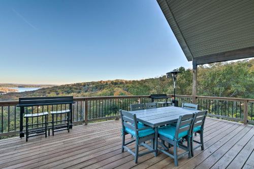 Pet-Friendly Branson West Lodge with Hot Tub!