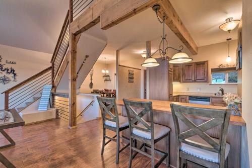 Pet-Friendly Branson West Lodge with Hot Tub! in Branson West, USA