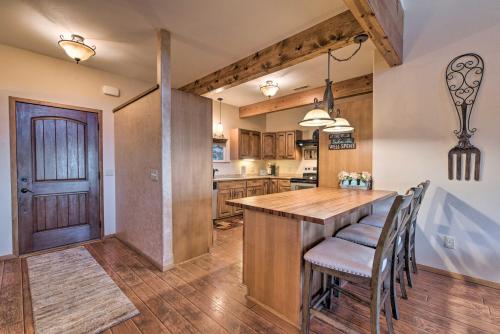 Pet-Friendly Branson West Lodge with Hot Tub! in Branson West, USA