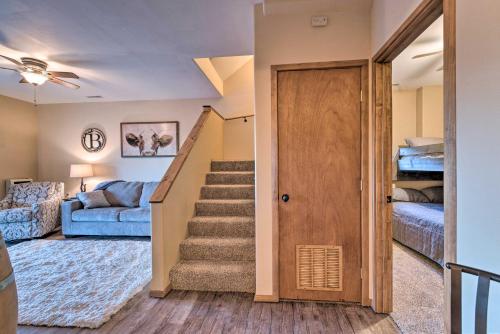 Pet-Friendly Branson West Lodge with Hot Tub!