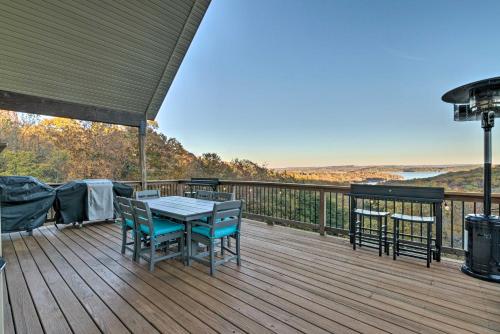 Pet-Friendly Branson West Lodge with Hot Tub!