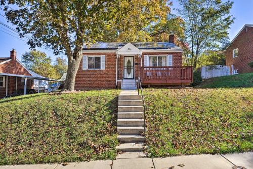 Cozy Home with Decks and Grill - 5 Mi to Capitol! in Hillcrest Heights, USA