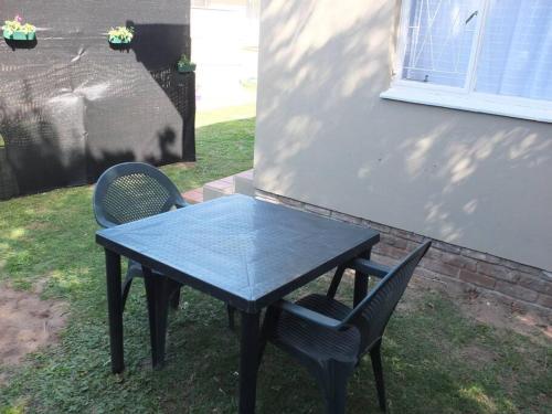 Heron Place sunny self-catering garden flatlet in Port Alfrēda