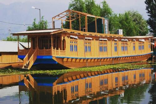 Dilshad Houseboats